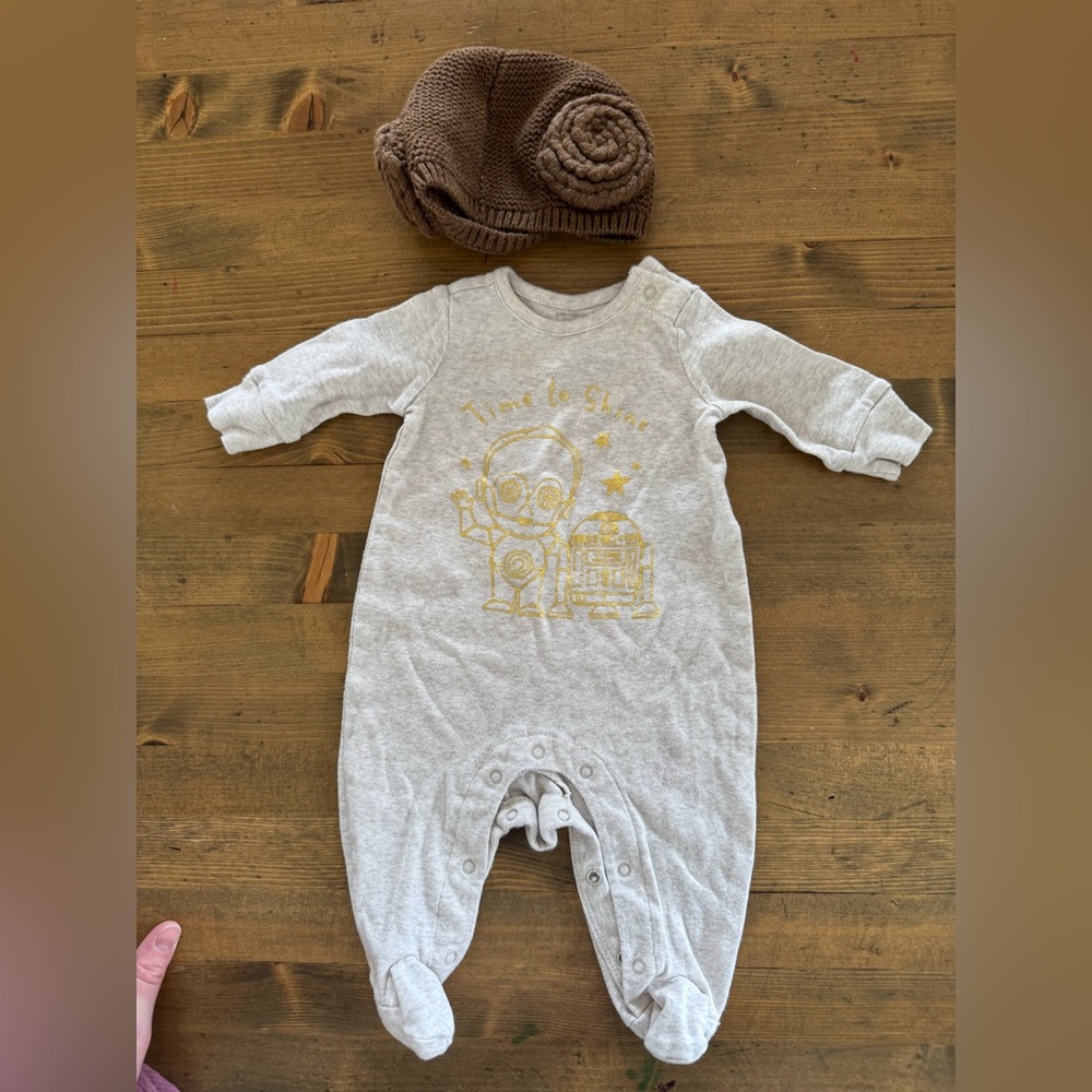 GAP Gray and Gold Baby Footie